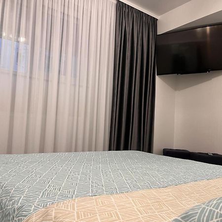 White & Silver Luxury Apartament Craiova Exterior foto