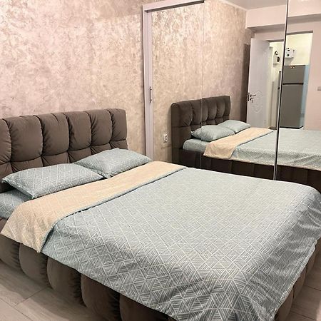 White & Silver Luxury Apartament Craiova Exterior foto