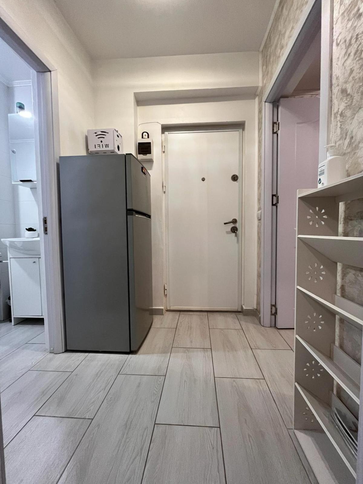 White & Silver Luxury Apartament Craiova Exterior foto